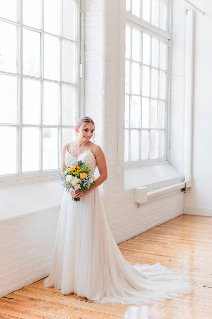 bride holding bouquet