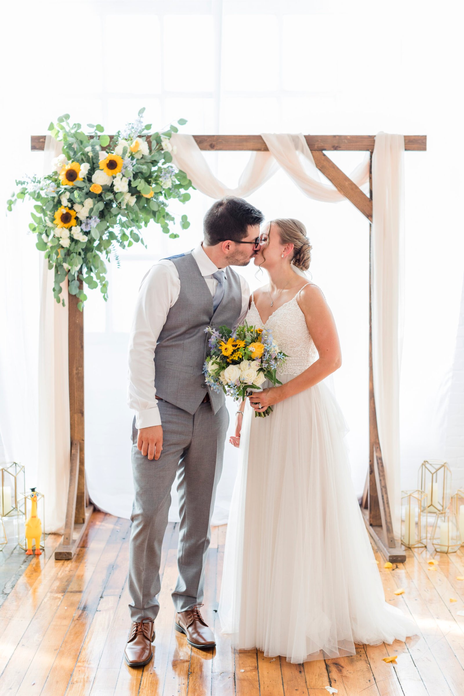 Bright and sunny summer wedding at the Boylston Rooms