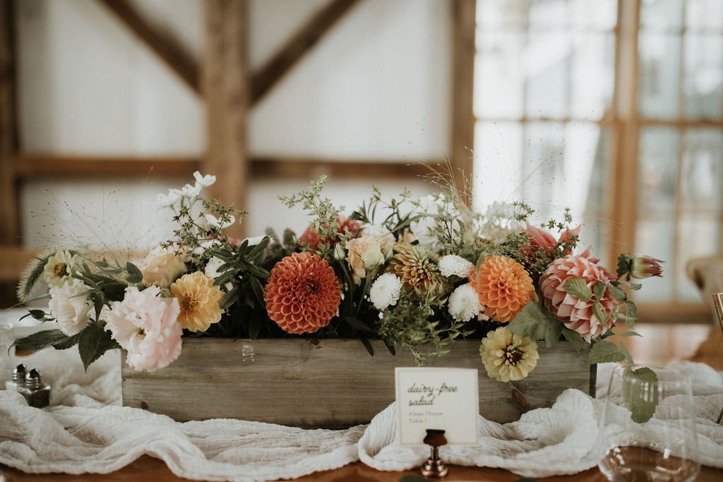 guest table centerpiece at Valley View Farm wedding